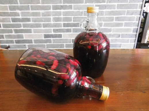 桑葚泡酒一年多了还能喝吗(桑葚酒泡一年还能喝嘛)
