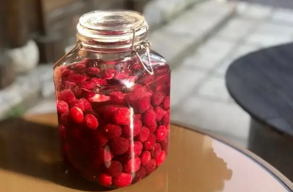 杨梅泡酒用多少度的酒最好(杨梅泡酒多少度数酒最好)
