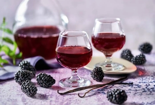 桑葚泡酒多久把桑葚渣捞出来(桑葚酒泡多长时间把桑葚捞出来)