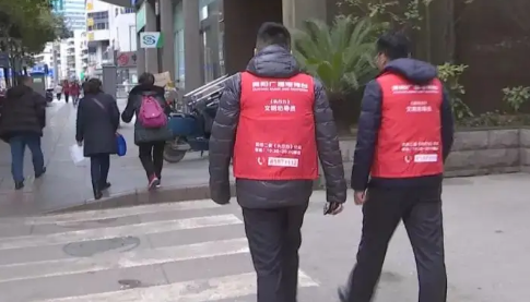 劝人不要随地吐痰怎么说(劝别人不随地吐痰的话)