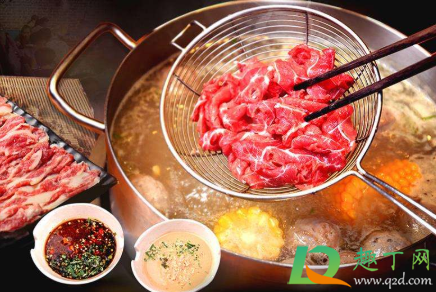 家里火锅剩下的油怎么倒(家里火锅油倒到什么地方)