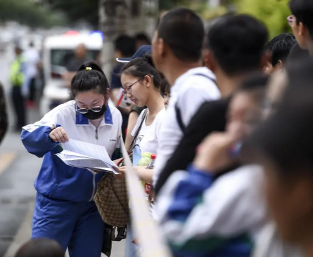 除了耐克还有哪些衣服适合在高考的时候穿(高考考生能穿耐克T恤吗)
