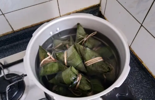 高压锅煮粽子大概需要多长时间能熟(老式高压锅煮粽子大概需要多长时间能熟)