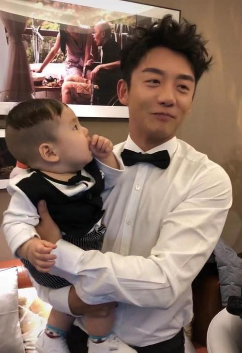郑恺苗苗一家合照，郑恺的老婆(郑恺老婆苗苗是谁)