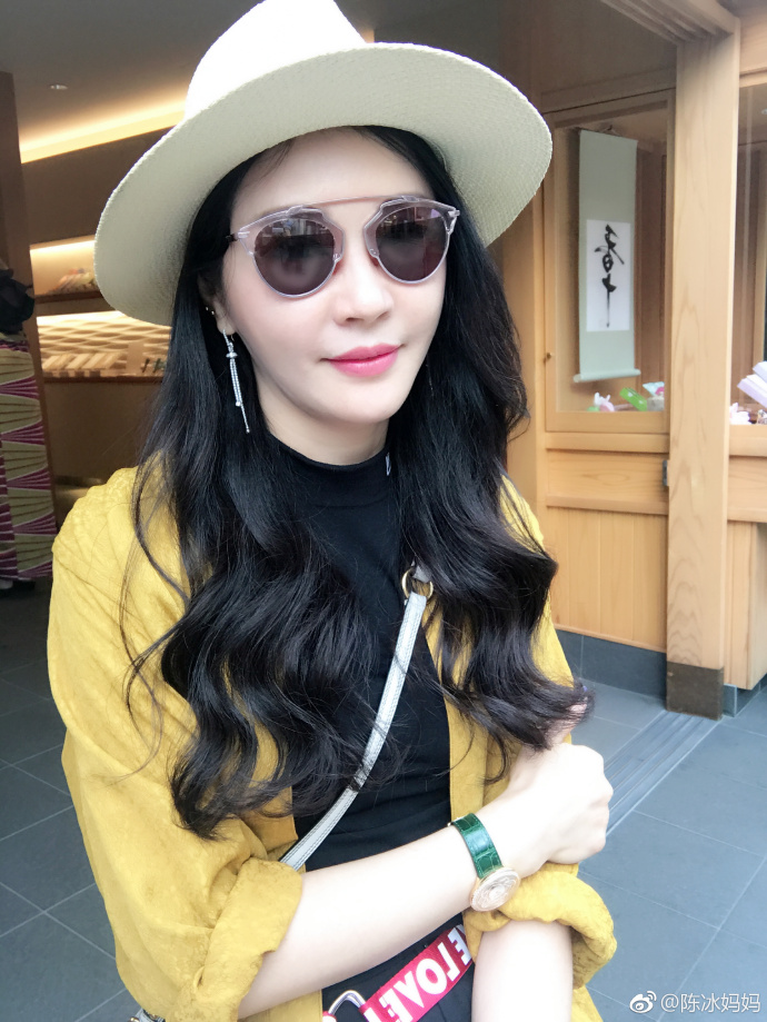 陈冰妈妈陈玉兰整容前照片(陈冰 整容)