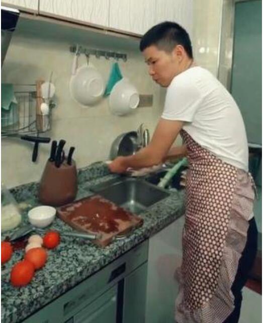 抖音忠哥是做什么工作的(抖音忠哥是怎么火的)