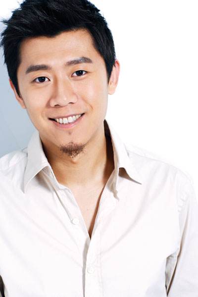 袁泉为什么长的像混血但是很显老