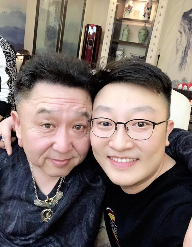 曹鹤阳大褂事件是怎么回事(曹鹤阳扒马褂)