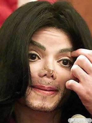 迈克杰克逊整容，杰克逊鼻子哪年掉(迈克尔杰克逊有没有整过容)