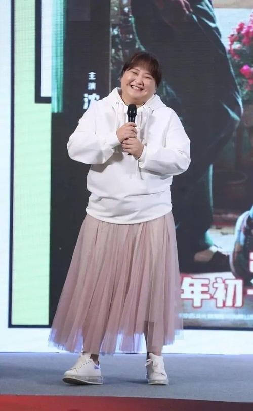 贾玲多大，张小斐的丈夫(贾玲与张小斐年龄)