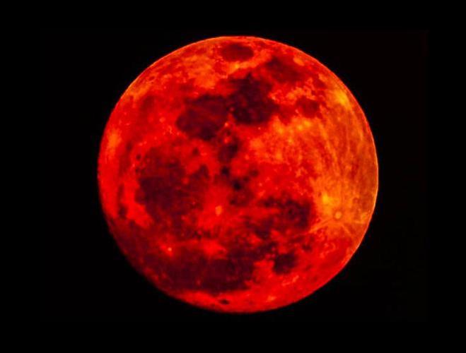 血月亮预示着什么，血月频繁出现意(为什么出现血月亮)