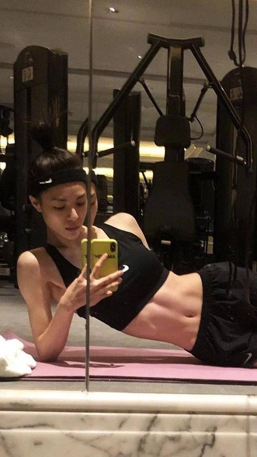 董洁短发，董洁图片(董洁长发图片大全)