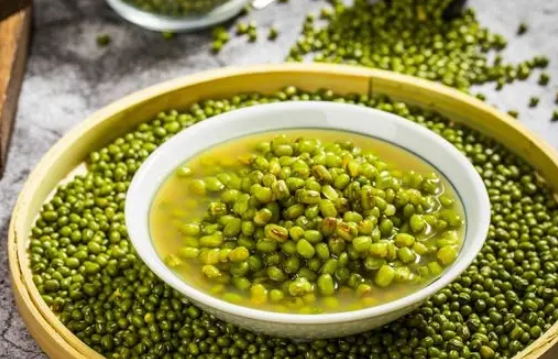 绿豆汤出沙好还是不出沙好(绿豆怎么容易出沙)