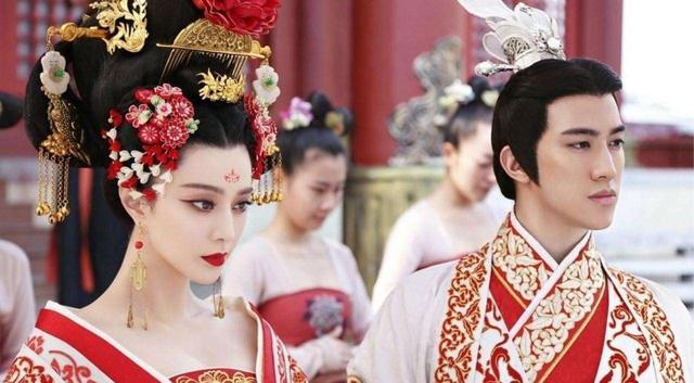 武则天比李治大几岁，喜欢武媚娘的(武媚娘和李治年龄)