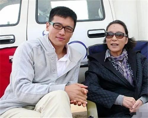 奚美娟前夫是谁，王文娟老公是谁(奚美娟现任老公和儿子)
