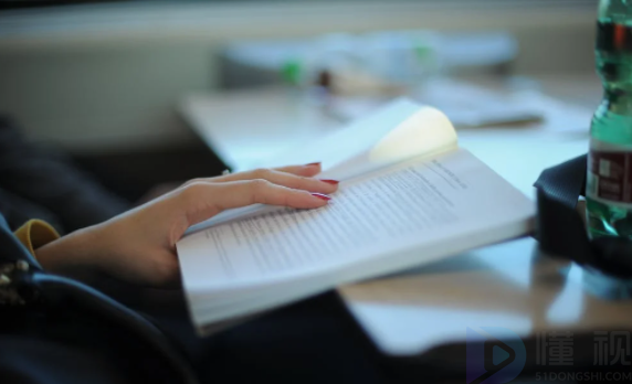 学生逃课保证书简易格式样书(学生逃课犯错保证书)