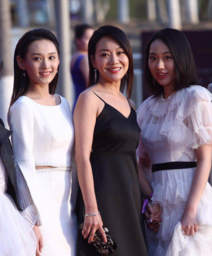 闫妮女儿叫什么，闫妮老公(闫妮的老公叫什么)