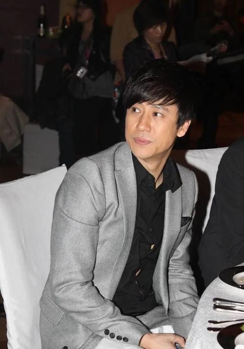 解小东近况，解晓东老婆个人资料简(解小东简历个人简介)