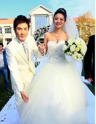 安以轩结婚照，安以轩婚礼图片(安以轩婚纱照片)
