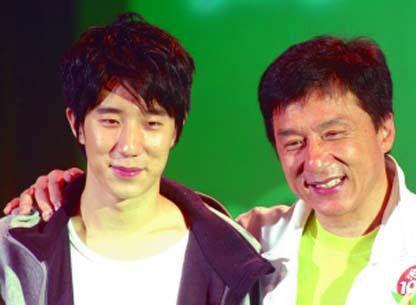 成龙儿子为什么叫房祖名，房祖名和(房祖名和成龙是什么关系)