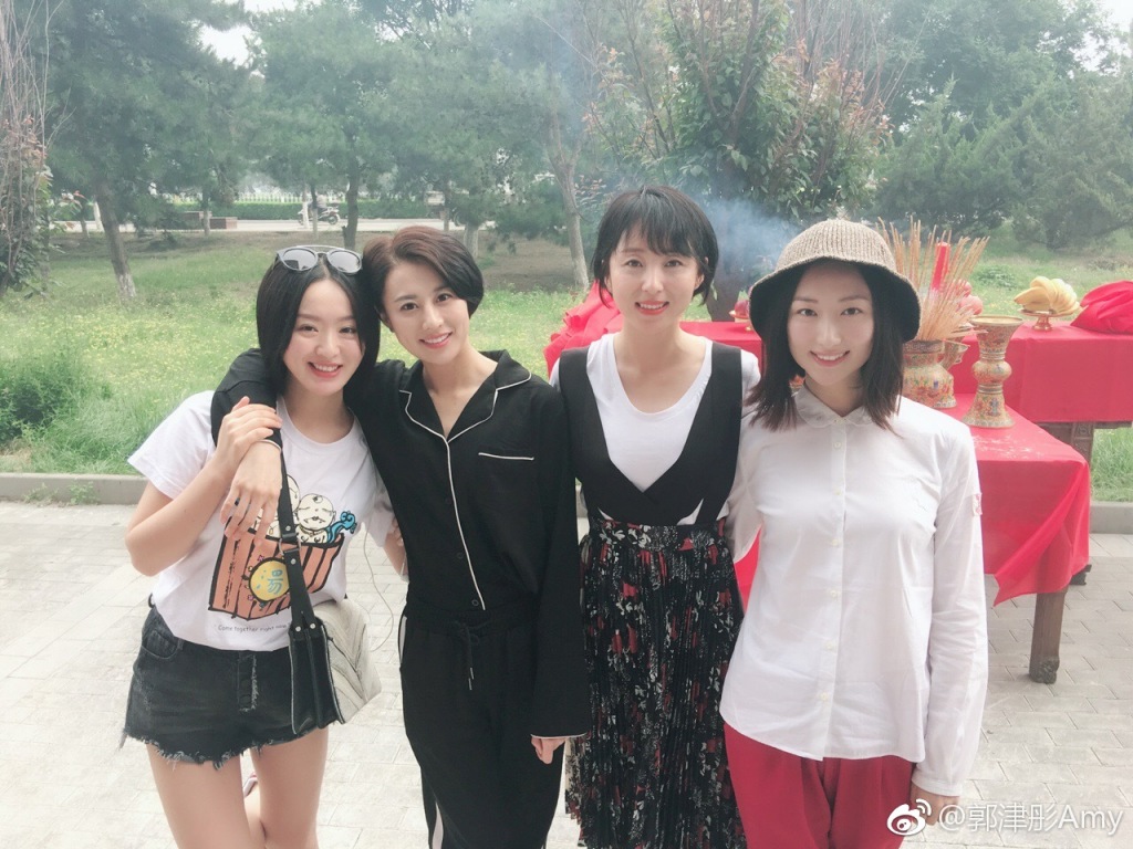 郭津彤有过婚史吗,云飞和郭津彤相差几岁？　本文共（1040字）