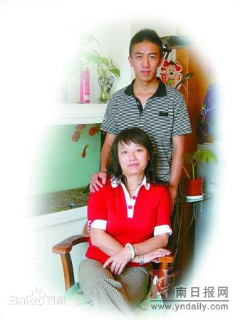 任文坚多少岁了,她年轻时候的照片和现在的照片来了　本文共（693字）