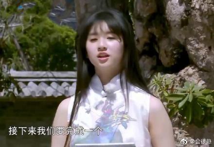 小彩旗现在的样子图片,她现在怎么样了在干什么？　本文共（1129字）