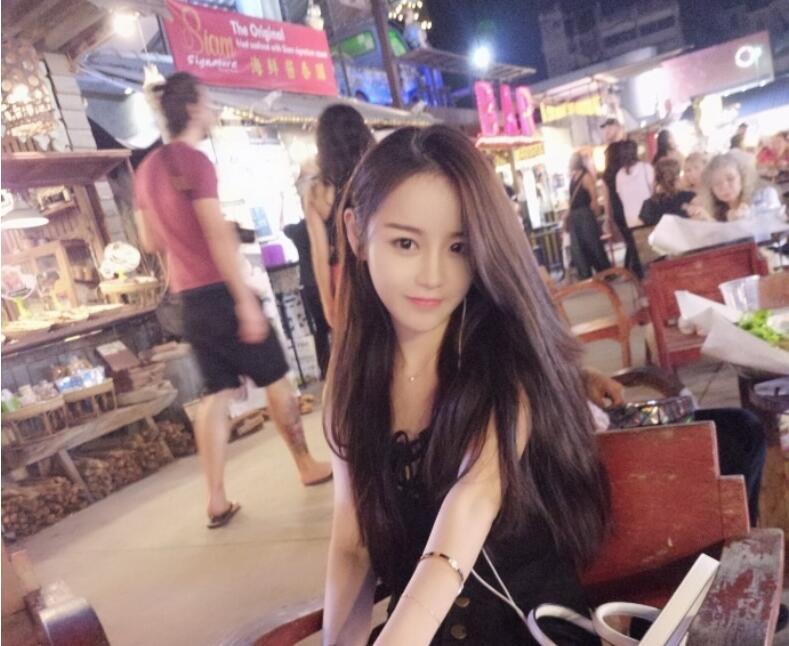 网红鼻祖张依依现状如何,张依依上过快乐大本营吗？　本文共（880字）