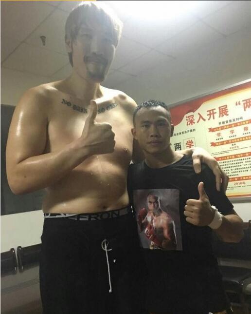 崔洪万和中国的哪个拳王打过,他为什么不喜欢进攻不还手　本文共（867字）