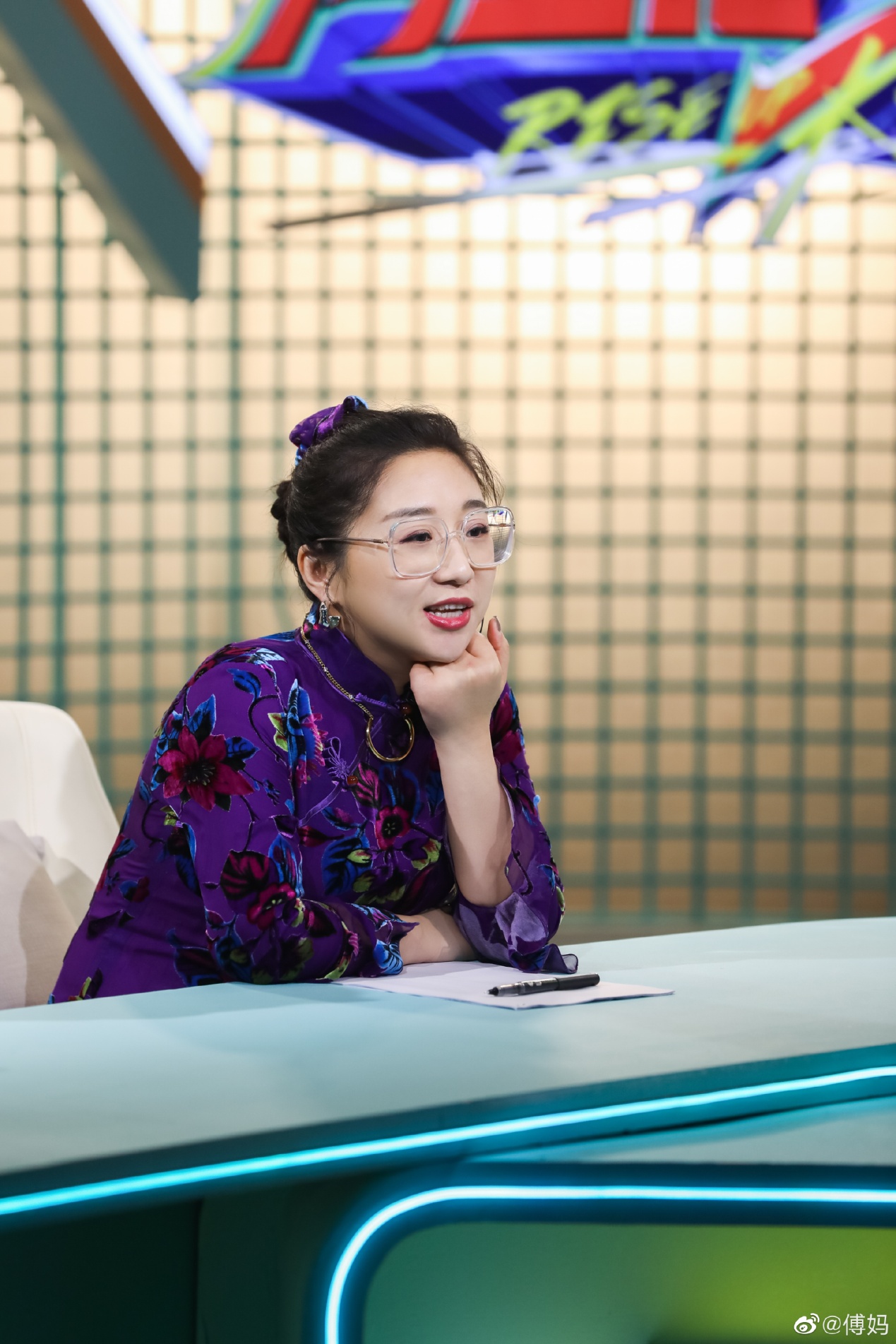 傅首尔为什么叫首尔、女冯巩,她和傅娟是同一个人吗　本文共（1020字）