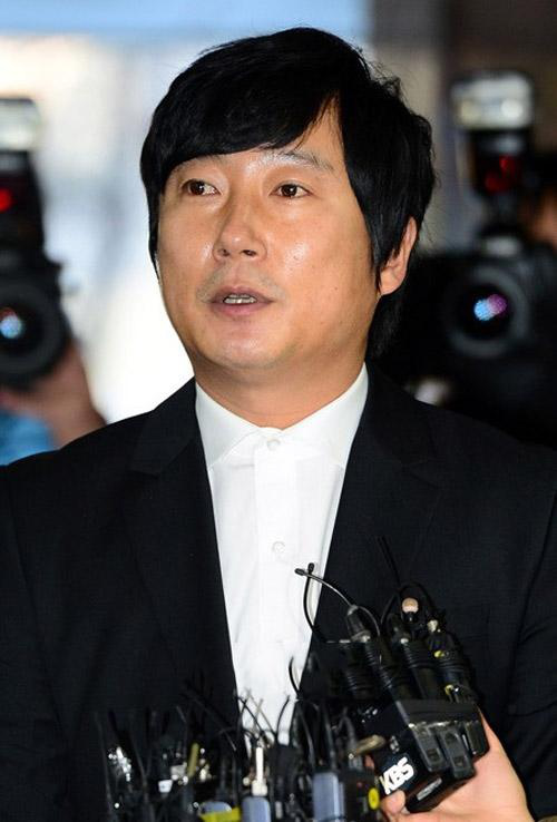 李寿根年轻时候的照片,他和姜虎东犯过什么错？　本文共（1143字）