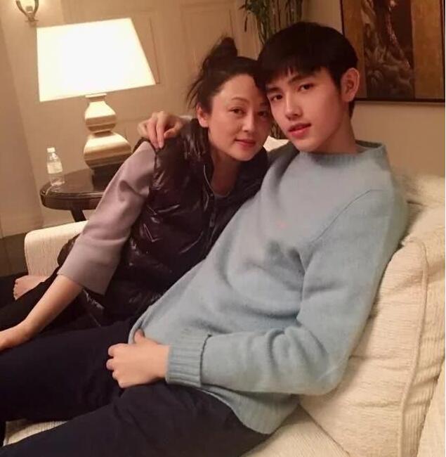 陈凯歌妻子陈红为什么变的那么老,她和陈凯歌怎么认识的？　本文共（1199字）