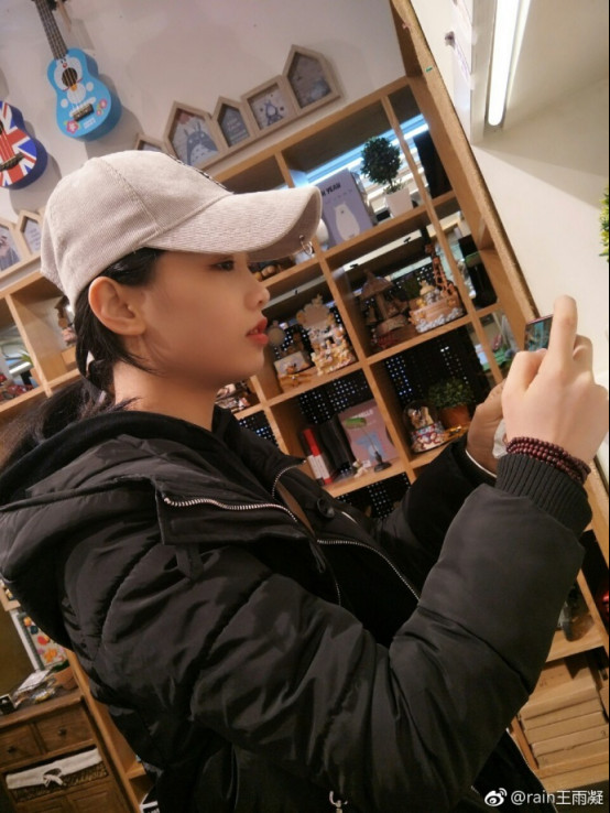 久哥女朋友王雨凝照片,久哥哥直播间大姨是谁　本文共（825字）