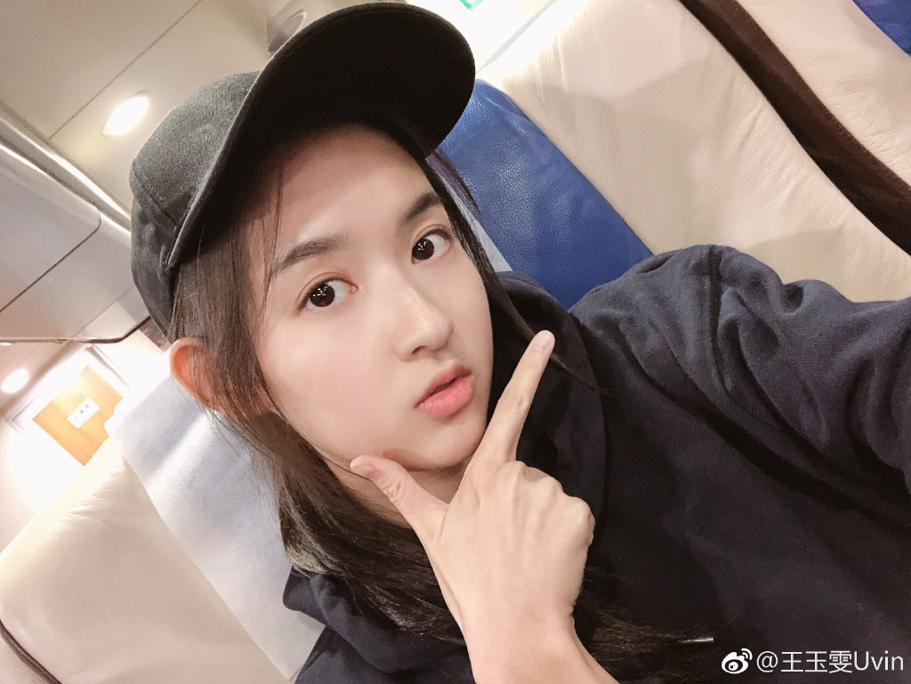 刘昊然女朋友是王玉雯？王玉雯太美了组图　本文共（1000字）