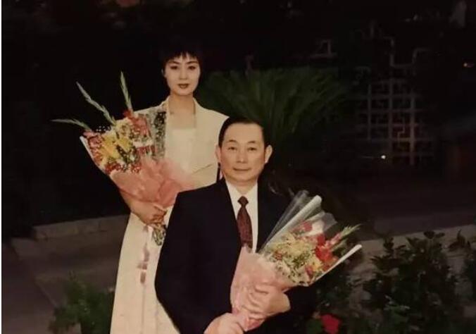 胡文阁为什么是唯一的男旦,他和李胜素谁的名气更大　本文共（1137字）