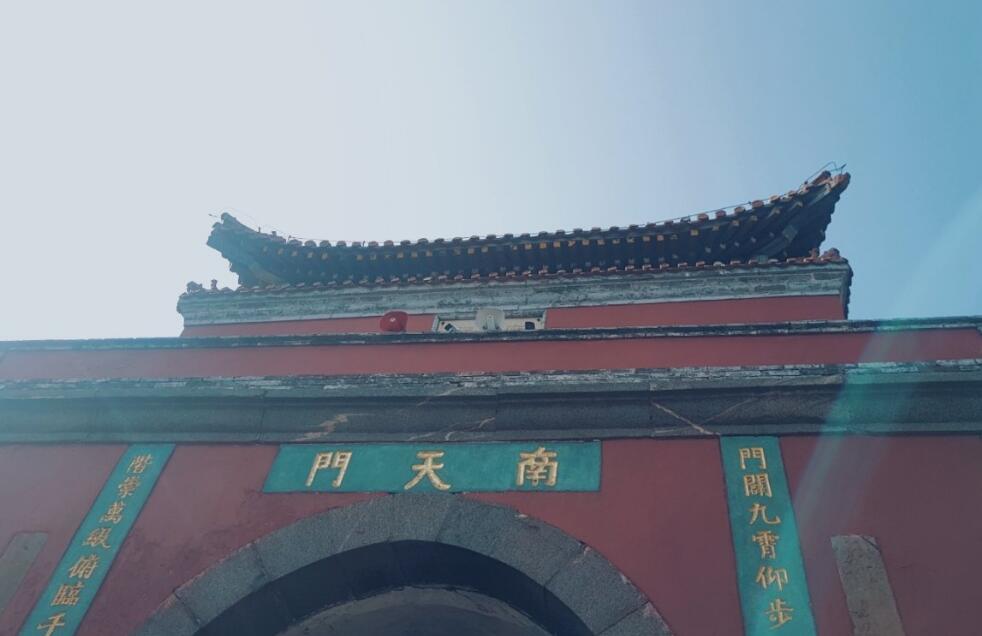 登泰山有什么忌讳,爬泰山为什么不能到顶？　本文共（944字）