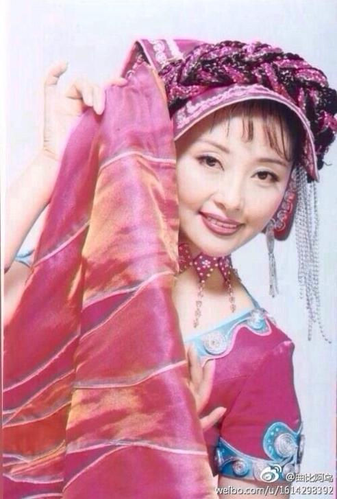 曲比阿乌现任丈夫是谁,曲比阿乌年轻时的照片图　本文共（972字）
