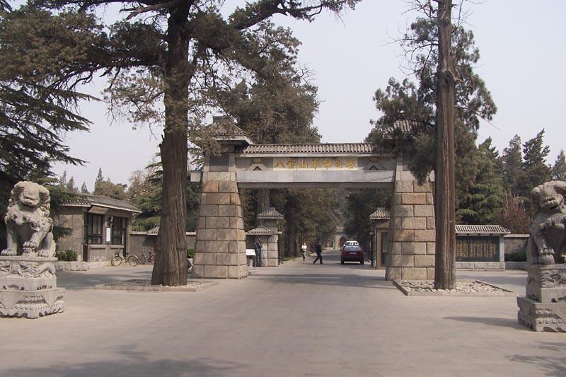 现在北京八宝山墓地价格多少钱？老百姓可以上八宝山墓地吗　本文共（717字）