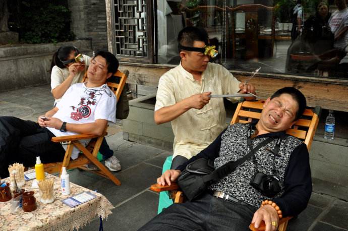 掏耳朵怎么掏舒服图解,去医院掏耳朵有必要吗掏一次多少钱？　本文共（859字）