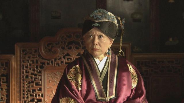 《红楼梦》贾母扮演者周采芹引争议 出身不凡50年辉煌演艺生涯　本文共（2184字）