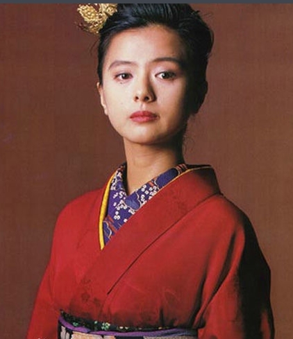 药师丸博子年轻时候的照片,她丈夫玉置浩二为啥完全变了样　本文共（1443字）
