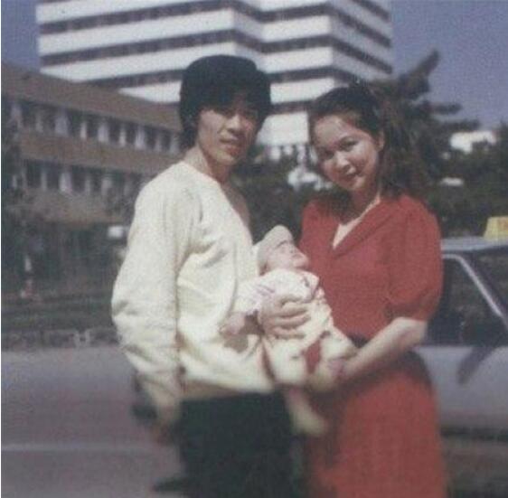 丁秋星今年多大年龄,他和妻子蔡明的现状如何？　本文共（880字）