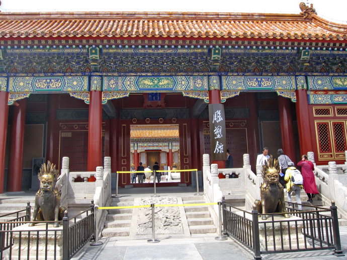 慈宁宫为什么很多佛像？慈宁宫为什么没人敢住　本文共（1176字）