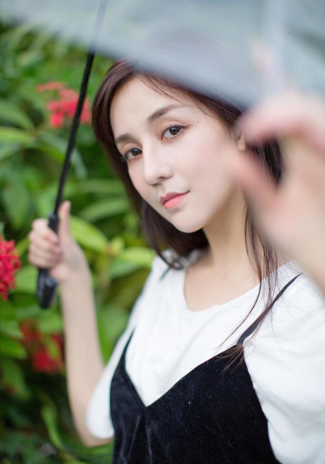 演员景瓷多大了,景瓷美丽照片写真图　本文共（1382字）
