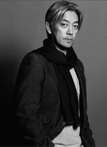坂本龙一为什么叫教授？坂本龙一年轻时超帅的照片　本文共（1361字）