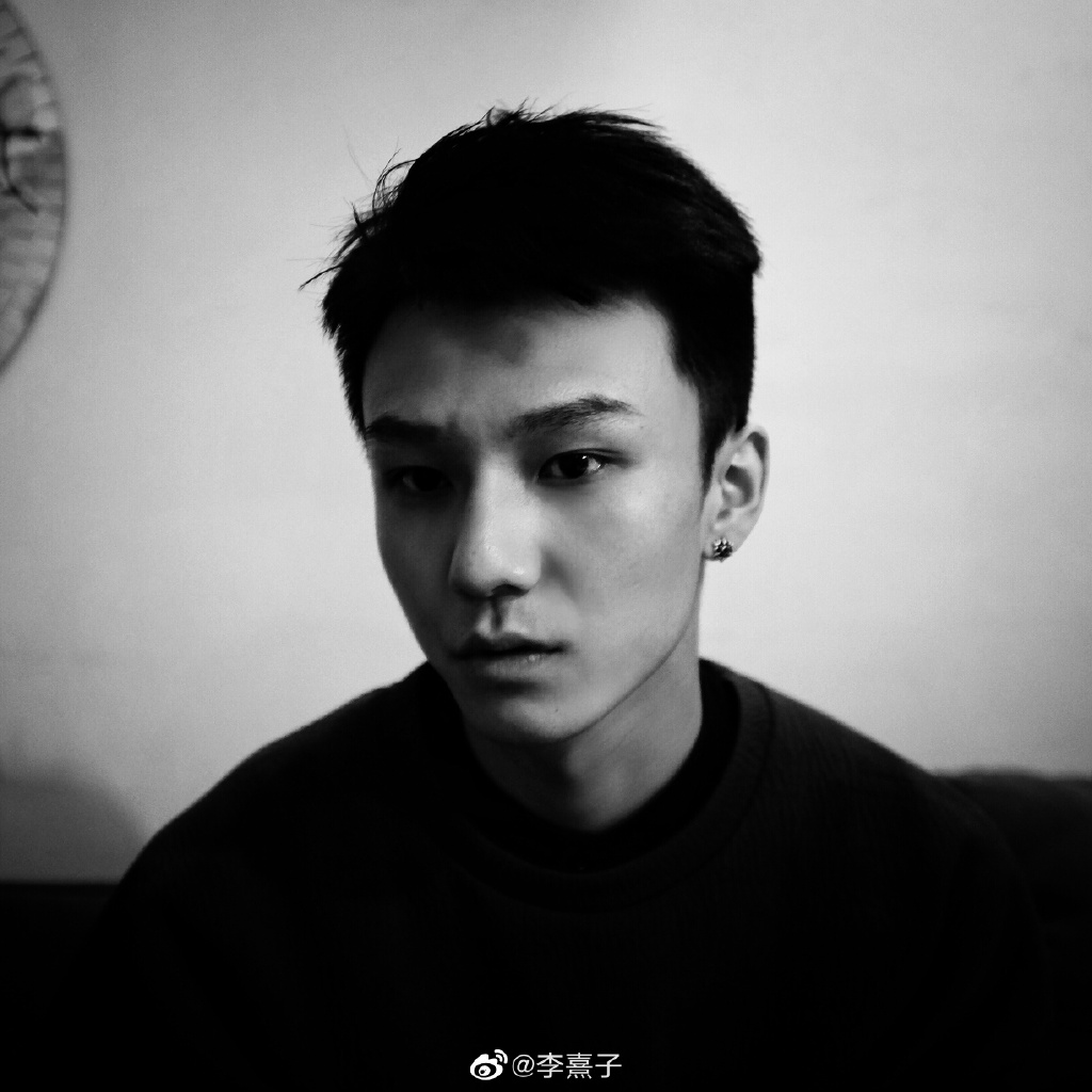李熹子喜欢男的的证据,他什么公司的之前是谁的助理？　本文共（783字）