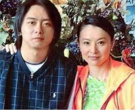 李赛凤近期照片,李赛凤为什么离婚了？　本文共（1522字）