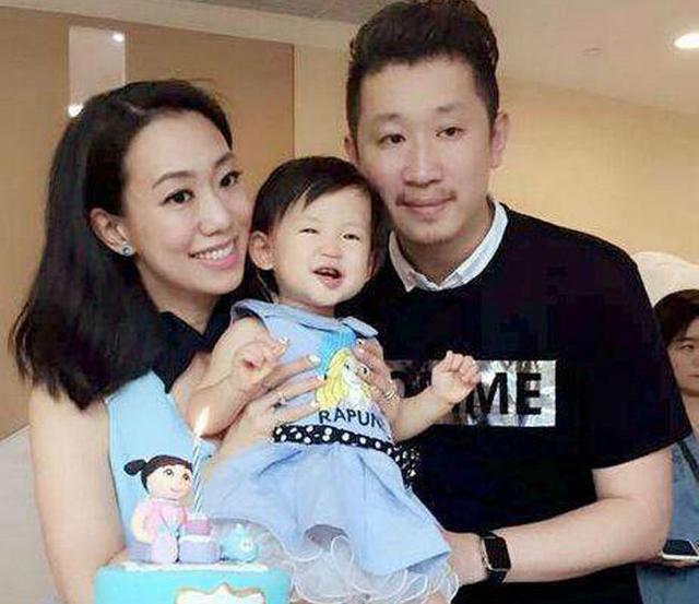 吴辰君的双儿丑到爆图,吴辰君嫁得好老公廖怀南有钱有身份　本文共（1091字）