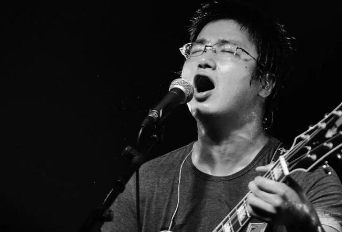 李志为什么叫b神、b哥,李志算是民谣歌手还是摇滚歌手？　本文共（975字）