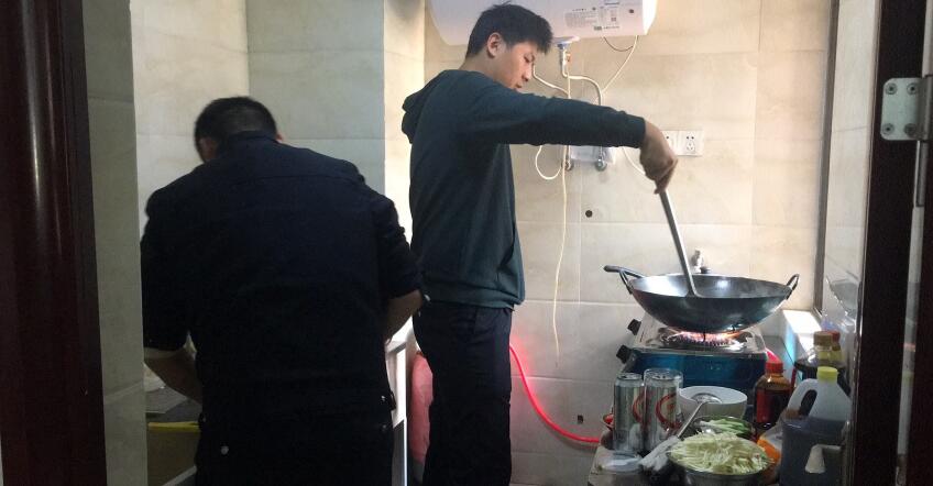做饭的男人是居家好男人吗,会做饭的男人意味什么？　本文共（984字）